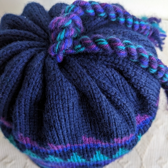 Kootenay warm knit tuque for all the skiing adventures - Picture 6 of 6